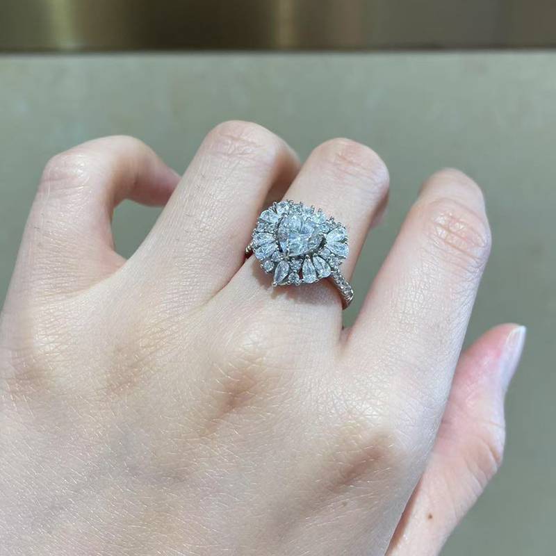 心形女戒S925银镀白金定制选款主石莫桑钻1.2ct/副石高碳钻